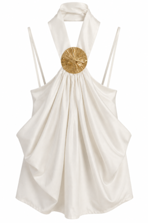 blusa con cuello halter y broche dorado